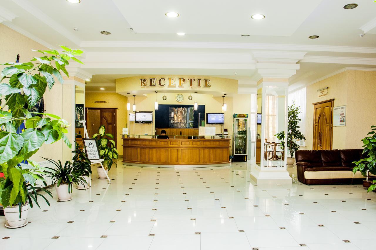 Hotel Institutul Muncii Kišiněv Exteriér fotografie